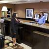 Отель Hampton Inn & Suites Charlotte Airport, фото 10