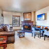 Отель K B M Resorts- Cbi-102 Upgraded 1bd, Wood Fireplace, Full Kitchen, Wifi, Walk to Slopes!, фото 2