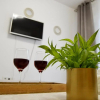 Отель Sunshine - New & Quiet 1br Apt, Business Area, Close To Airport, Highway A3, Subway, фото 1