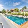 Отель Chonlada Pool Access 2 BR Bungalow, фото 16