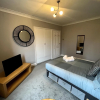 Отель 2 Bed Flat - 9-12 Mins to Central London Sleeps 4, фото 4