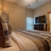 Отель Ozarks Peak - Sleeps 25 7 Bedroom Home by Redawning, фото 45