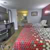 Отель Econo Lodge Airport, фото 6