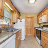 Отель Peace N Quiet 3 Bedroom Home with Hot Tub, фото 4