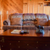 Отель COZY QUARTERS - 1 Br Cabin, фото 2