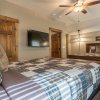 Отель Ozarks Peak - Sleeps 25 7 Bedroom Home by Redawning, фото 2