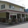 Отель Totem Motel & Resort в Christina Lake