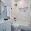 Отель Escape to 4br/3ba Brand New Downtown Home, фото 20