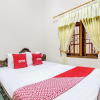 Отель OYO 94003 Anjuk Ladang Homestay, фото 10