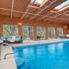 Отель Cinco Chimineas - Indoor Pool, Walk to Canyon Rd, Authentic Historic Santa Fe, фото 16