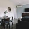 Отель Lush 4 Bedroom Home - Near Chadstone Mall!, фото 8