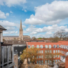 Отель Lovely 2-bed double en-suite with Cathedral views, фото 14