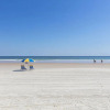 Отель Fantasy Island Resort, Daytona Beach Shores, фото 20