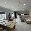 Отель Large 1 bedroom Apartment Chester, Hoole Sleeps 4., фото 13