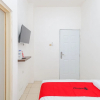 Отель RedDoorz near Pasar Lama Serang, фото 11
