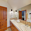 Отель Aquila Lodge W/ Hot Tub & Sharc Access! 3 Bedroom Townhouse, фото 6