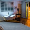 Отель Suite 3 with private pool, tub and king size bed, фото 2