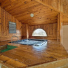 Отель Beech Mountain Condo: Pool Access, 1 Mi to Skiing, фото 1