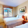 Отель Sunstone 106 Comfortable Apartment with Great Complex Amenities close to Ski-In Ski-Out by RedAwning, фото 4