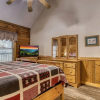 Отель Er 229 â Brief Escape 10% Off Remaining July Dates! Great Location â Close To Town! 4 Bedroom Cabin , фото 1