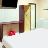 Отель OYO 91936 Hotel Lima Dara, фото 20
