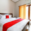 Отель RedDoorz @ Jalan Palagan, фото 1