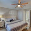Отель Ground floor condo walking distance to the Beach, фото 4