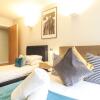 Отель Tudors eSuites Birmingham Apartments with Gated Parking, фото 2