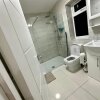 Отель Separate One Bedroom Large Apartment in Slough, фото 12
