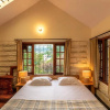 Отель Stargazer's Chalet, 3bhk w picturesque view by Roamhome, фото 1