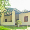 Отель Charming & Historical 3-bed Bungalow in Hikkaduwa, фото 1