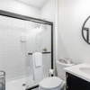 Отель Rideau 2Br Signature Apartment Free Parking, фото 8
