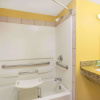 Отель Howard Johnson by Wyndham Orlando/International Drive, фото 9