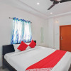 Отель Golden Hive By OYO Rooms, фото 15