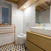 Отель LovelyStay - Cozy Duplex with Patio right off train&metro station, фото 9