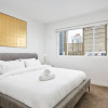 Отель Luxurious 2bed 2bath APT With Parking@southport, фото 5