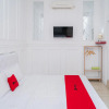 Отель RedDoorz Syariah @ Aura Homestay, фото 6