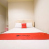 Отель RedDoorz Near Ambon Plaza, фото 13