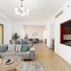 Отель Whitesage - Magnificent Waterfront Apt, Steps From the Beach, фото 6