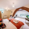 Отель Grade 2 Listed Converted Church, Within 750yrds to Southsea Beach, фото 15