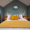 Отель Sleek & Stylish Bristol Getaway With Garden, фото 6