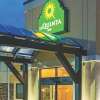 Отель La Quinta Inn by Wyndham Buffalo Airport в Боуменсвилле