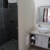 Отель Cosy Two Bedroom Apartment With Pool and Parking, фото 2