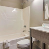Отель Quality Inn & Suites Grove City - Outlet Mall, фото 9