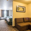 Отель Cobblestone Hotel & Suites - Hutchinson, фото 3