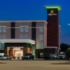 Отель La Quinta Inn & Suites by Wyndham Gonzales LA, фото 1