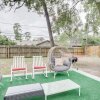 Отель Updated Houston Home w/ Backyard & Ping Pong!, фото 15