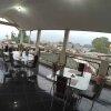 Отель RedDoorz Premium @ Fafa Hills Resort Puncak, фото 20