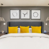 Отель Gorgeous 1BR Apartment in Queen West, фото 2