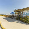 Отель Ocean Palms, 4 Bedroom, Walk to the Beach, Sleeps 8, фото 21